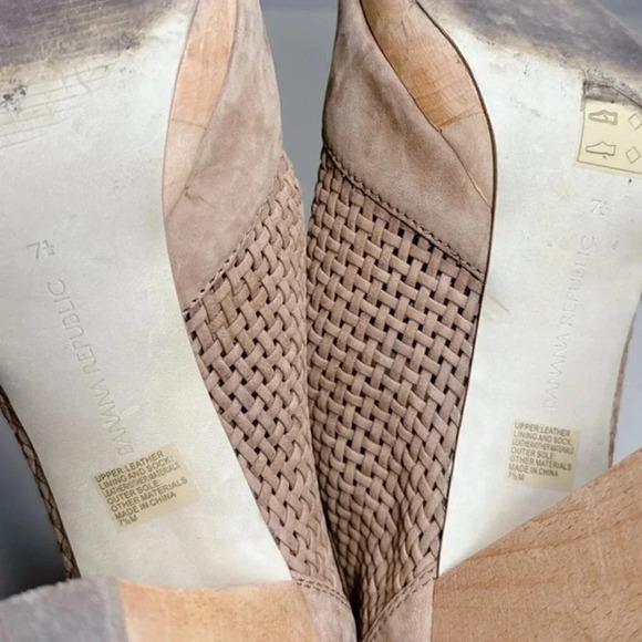 Banana Republic Leather Peep Toe Woven Wooden Heel  Brow Booties - Picture 13 of 13